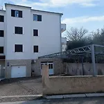 Jelovac Πόρετς